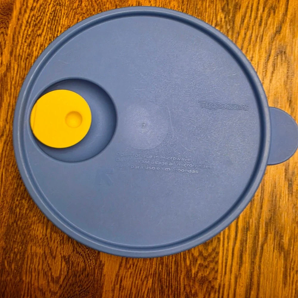 Tupperware Rock N Serve Blue‎ Yellow Microwave Vented Lids Round 7 Inch 5240A